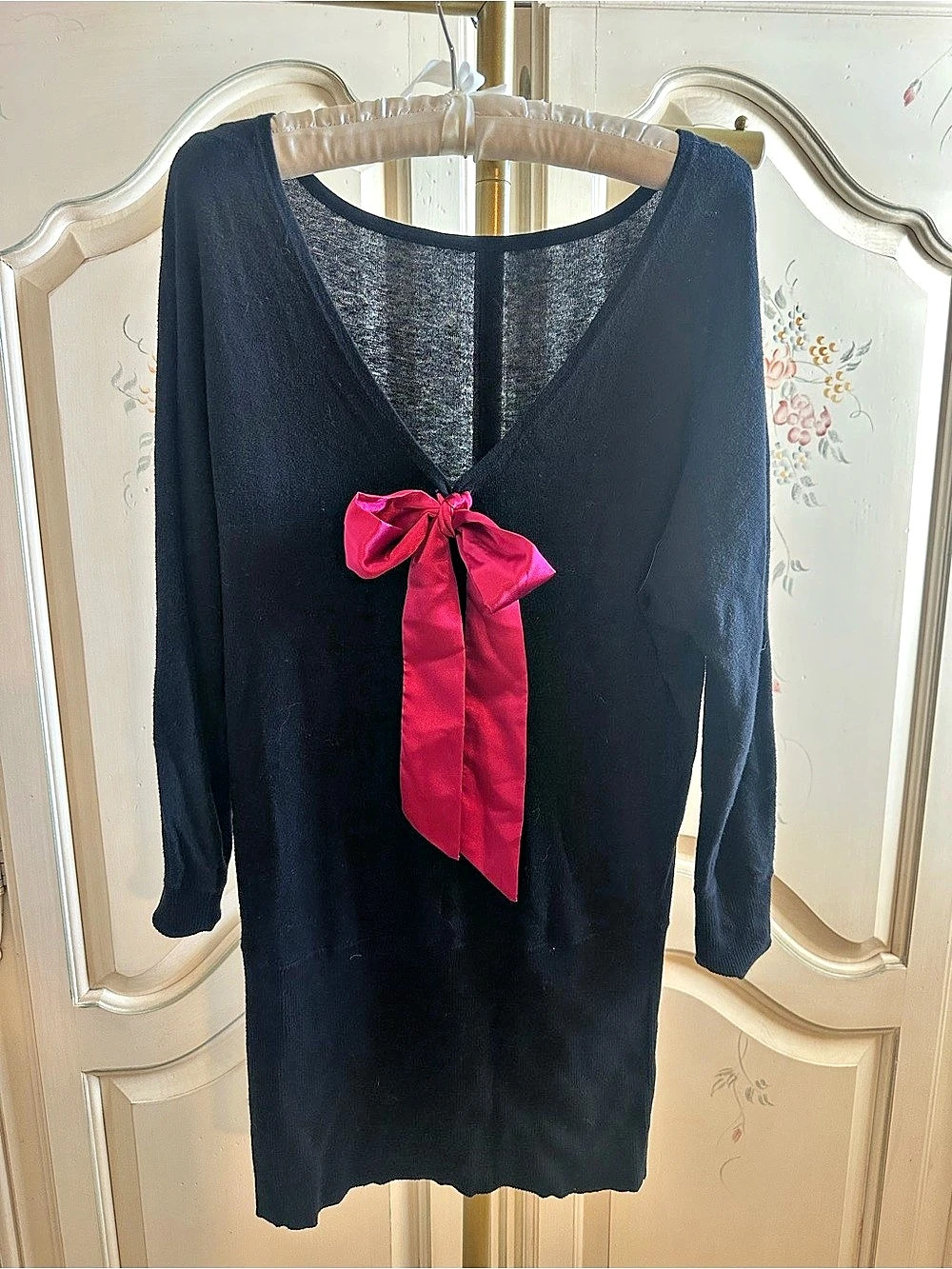 White House Black Market Women’s boatneck with v-back tunic sweater with 3 bows
